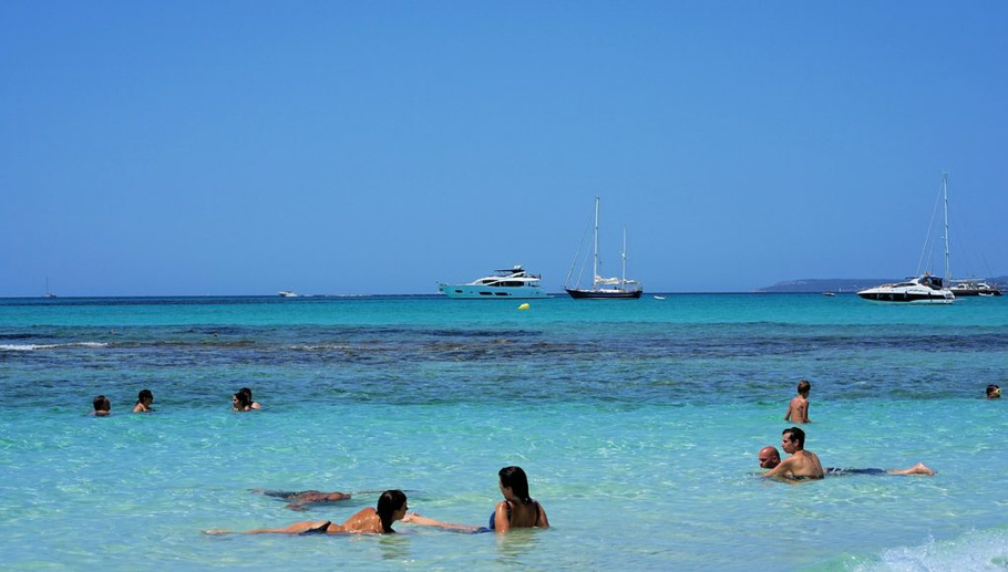 Spain Sets Strict Vape Bans on Some of Its Most Popular Beaches. Is this a Good Idea?
